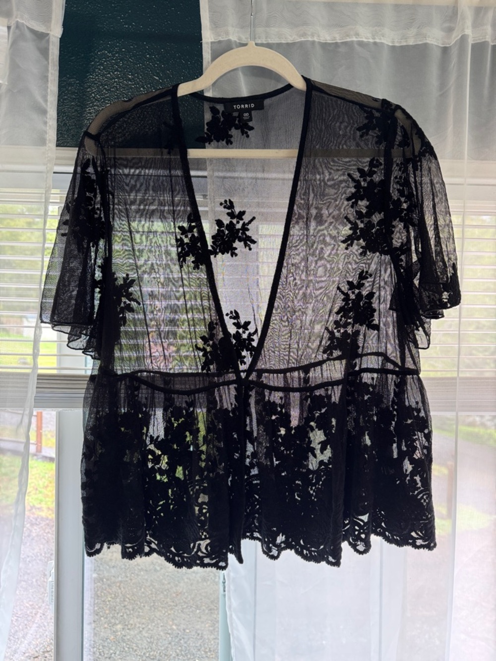 torrid Black Sheer Floral Lace Short Sleeve Kimono Top